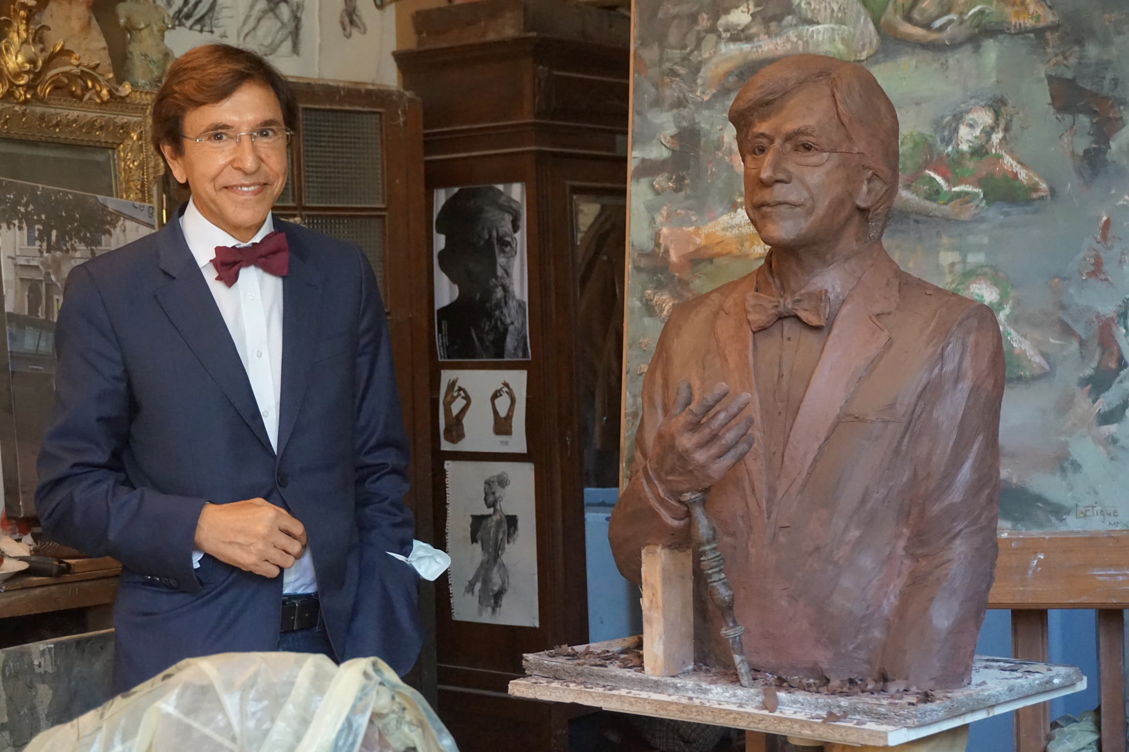 Di Rupo et son buste en processus