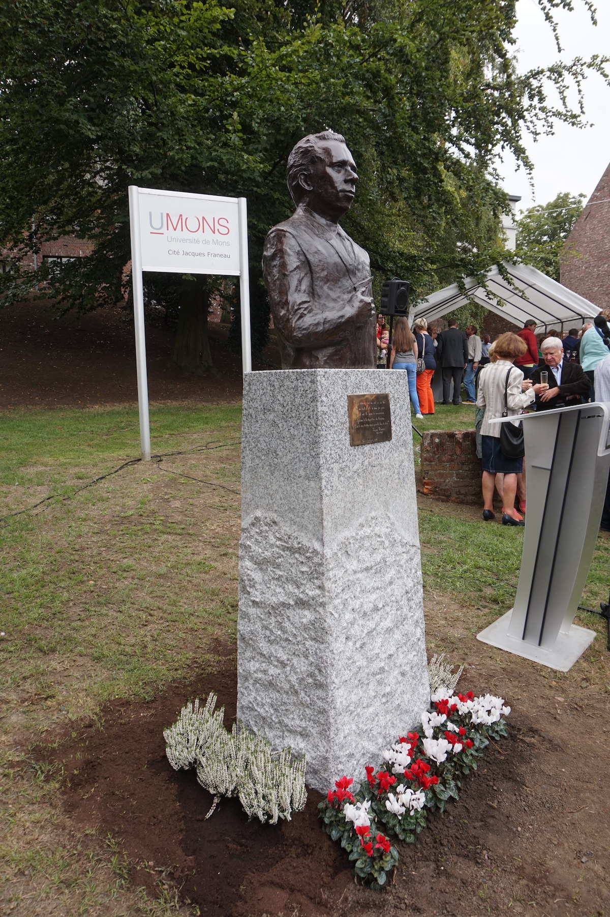 Inauguration à Mons, Belgique, du monument en hommage à Jacques Franeau